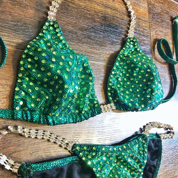 Competition bikini - Picture 2 of 3